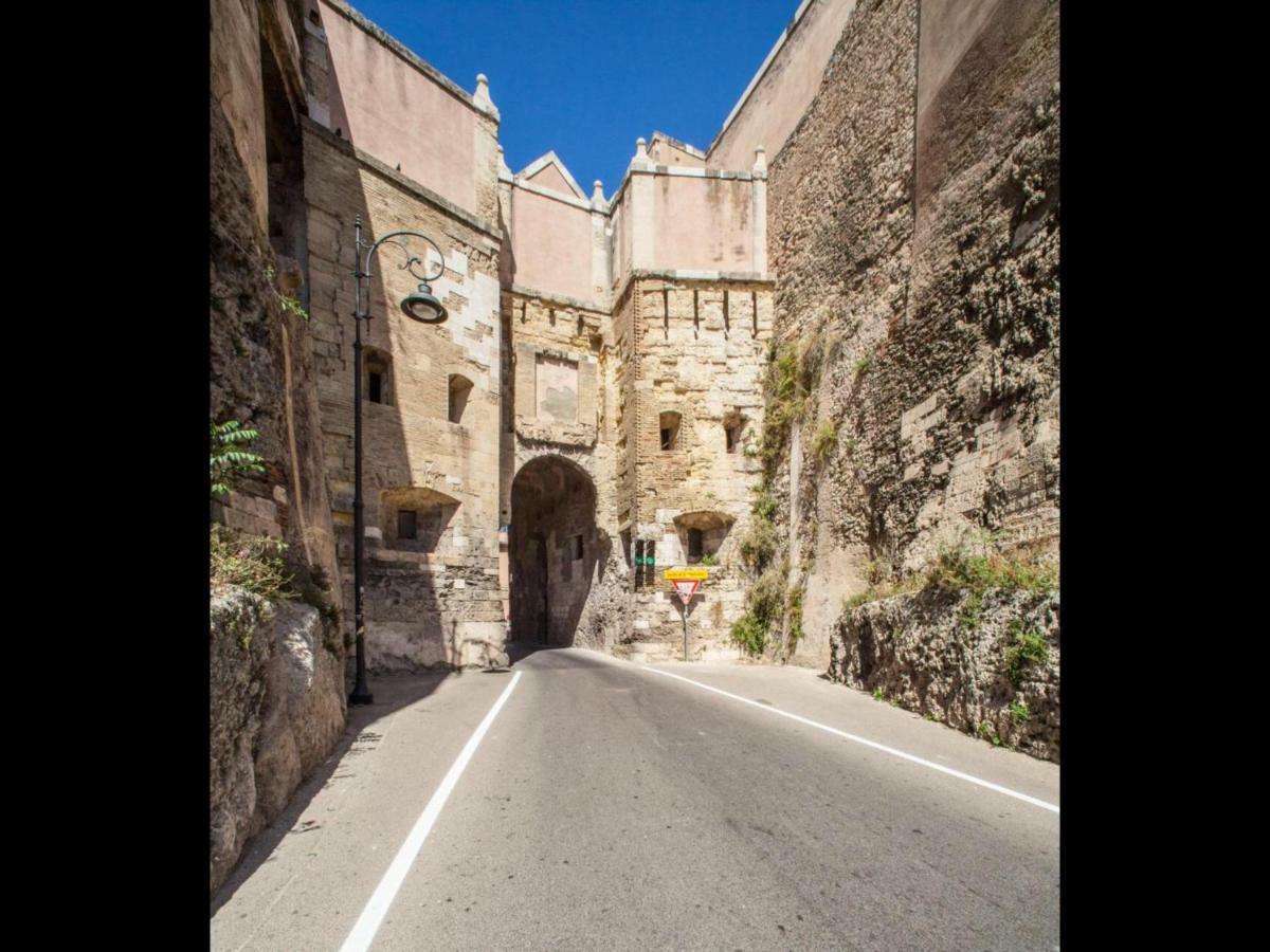 ホテル Sole !! Cagliari Centro エクステリア 写真